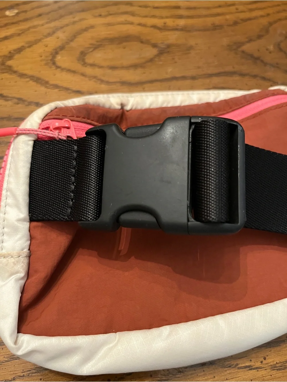 Lululemon Everywhere Belt bag in dark terracotta